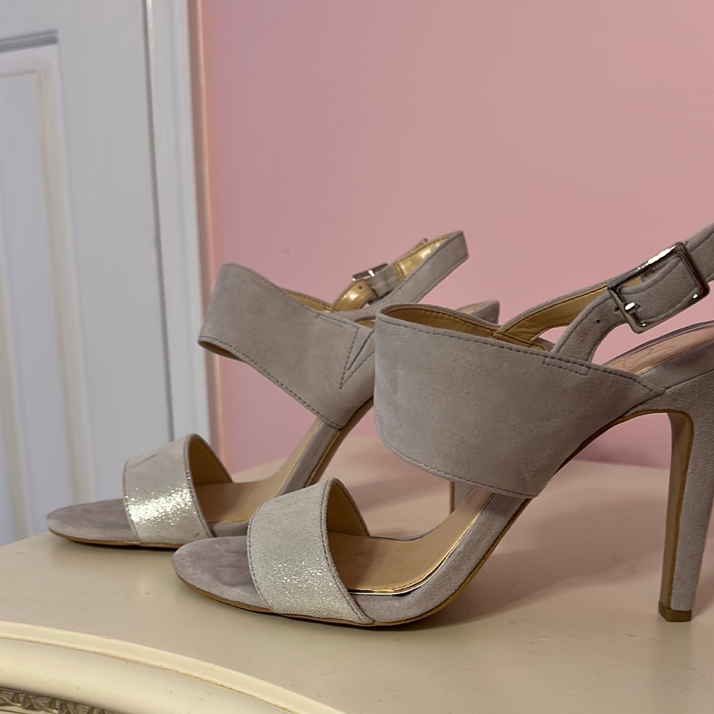 Jessica Simpson Gray Heels Classic Pointed Toe